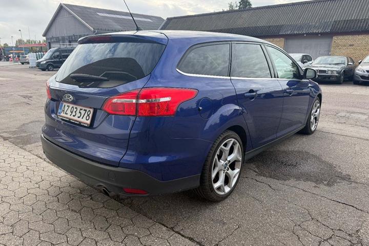 Blå Ford Focus fra 2016