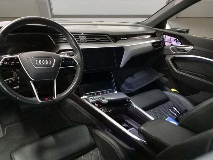 Audi e-tron 55 S-line Sportback quattro