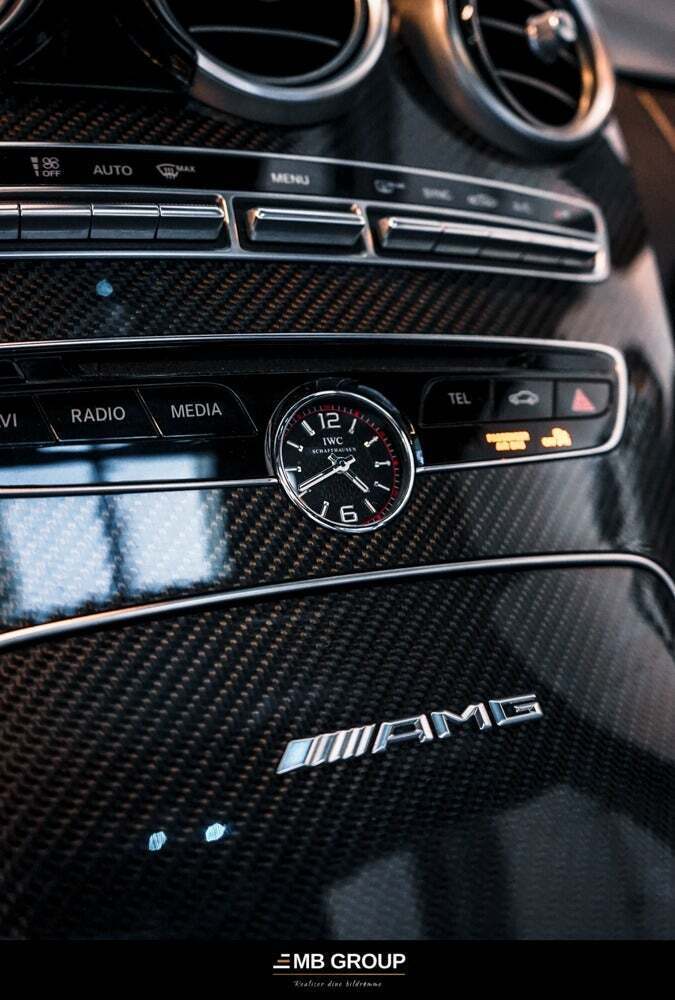 Sølv Mercedes C63 fra 2017