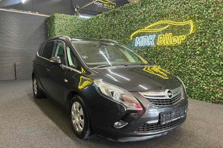 undefined Opel Zafira Tourer fra 2015 set udefra