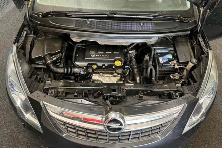 undefined Opel Zafira Tourer fra 2015