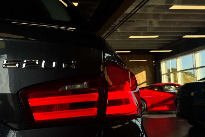Grå BMW 520d fra 2012