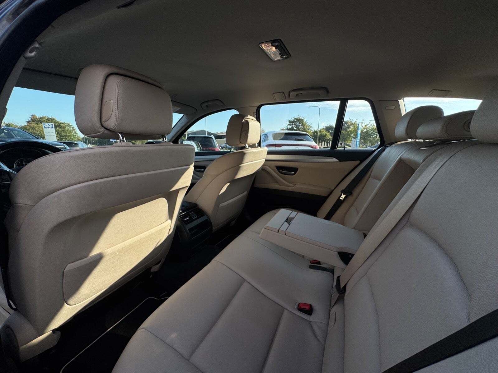 Grå BMW 520d fra 2012