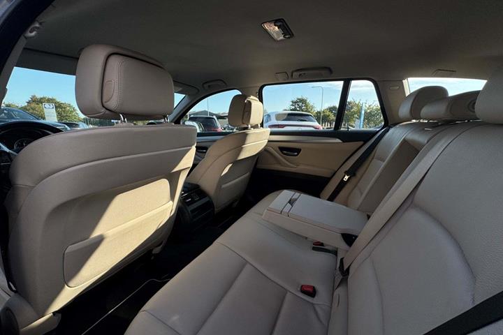 Grå BMW 520d fra 2012