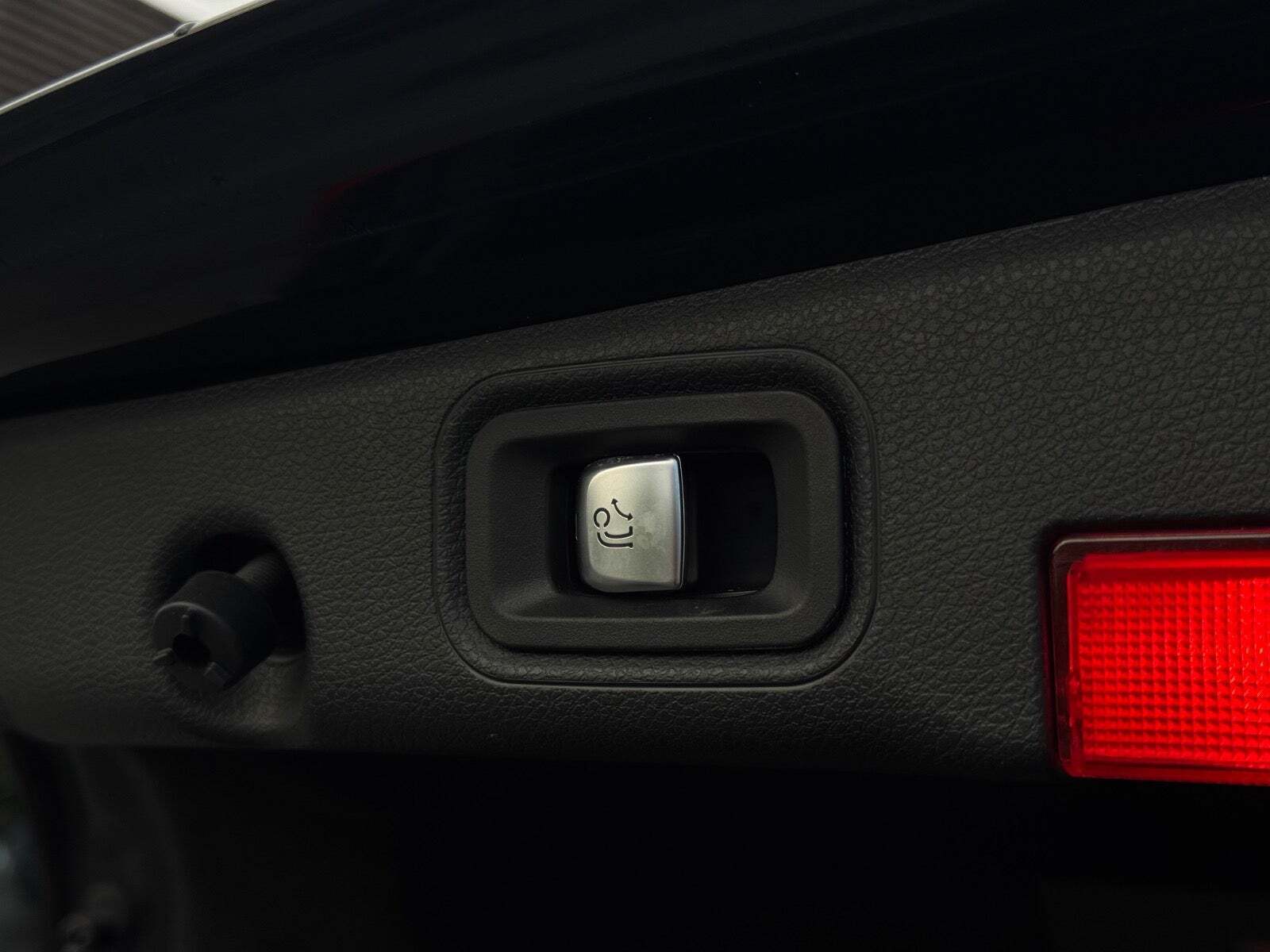 Sort Mercedes E350 d fra 2016