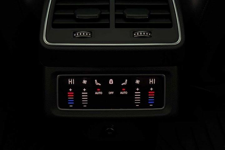 Grå Audi e-tron fra 2022