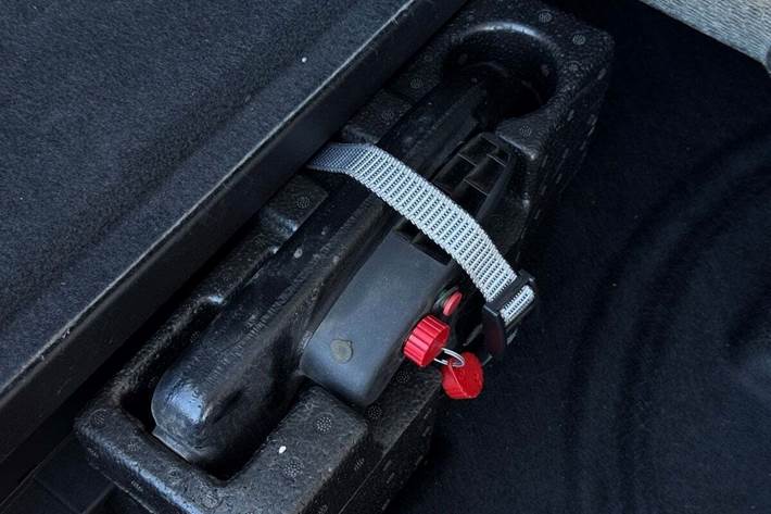 Grå Audi e-tron fra 2022