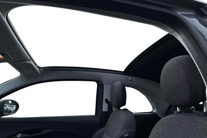 Grå Fiat 500e fra 2022