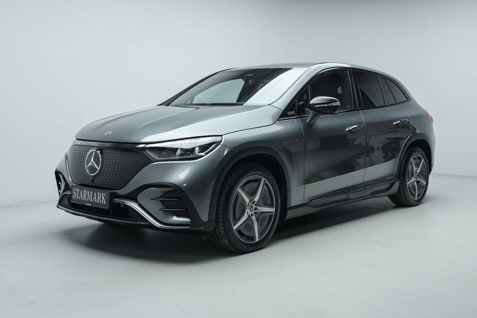 Grå Mercedes EQE350+ SUV fra 2023