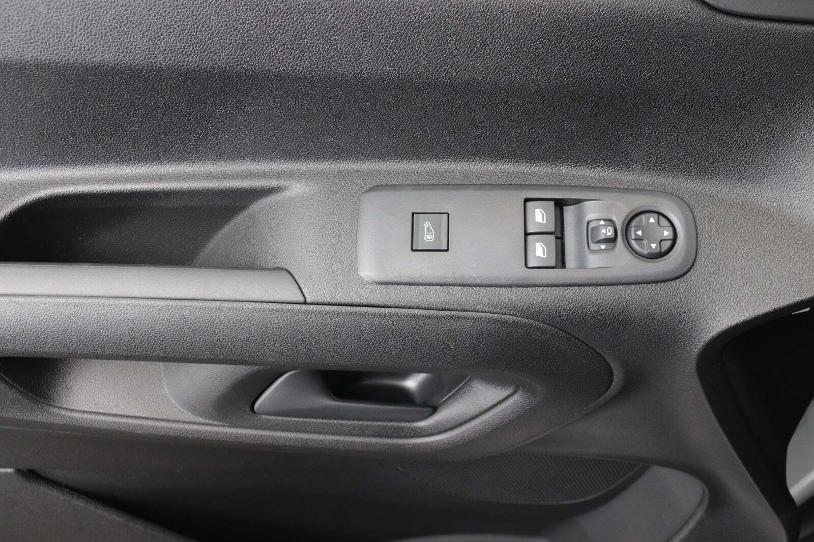 Hvid Toyota ProAce City fra 2025