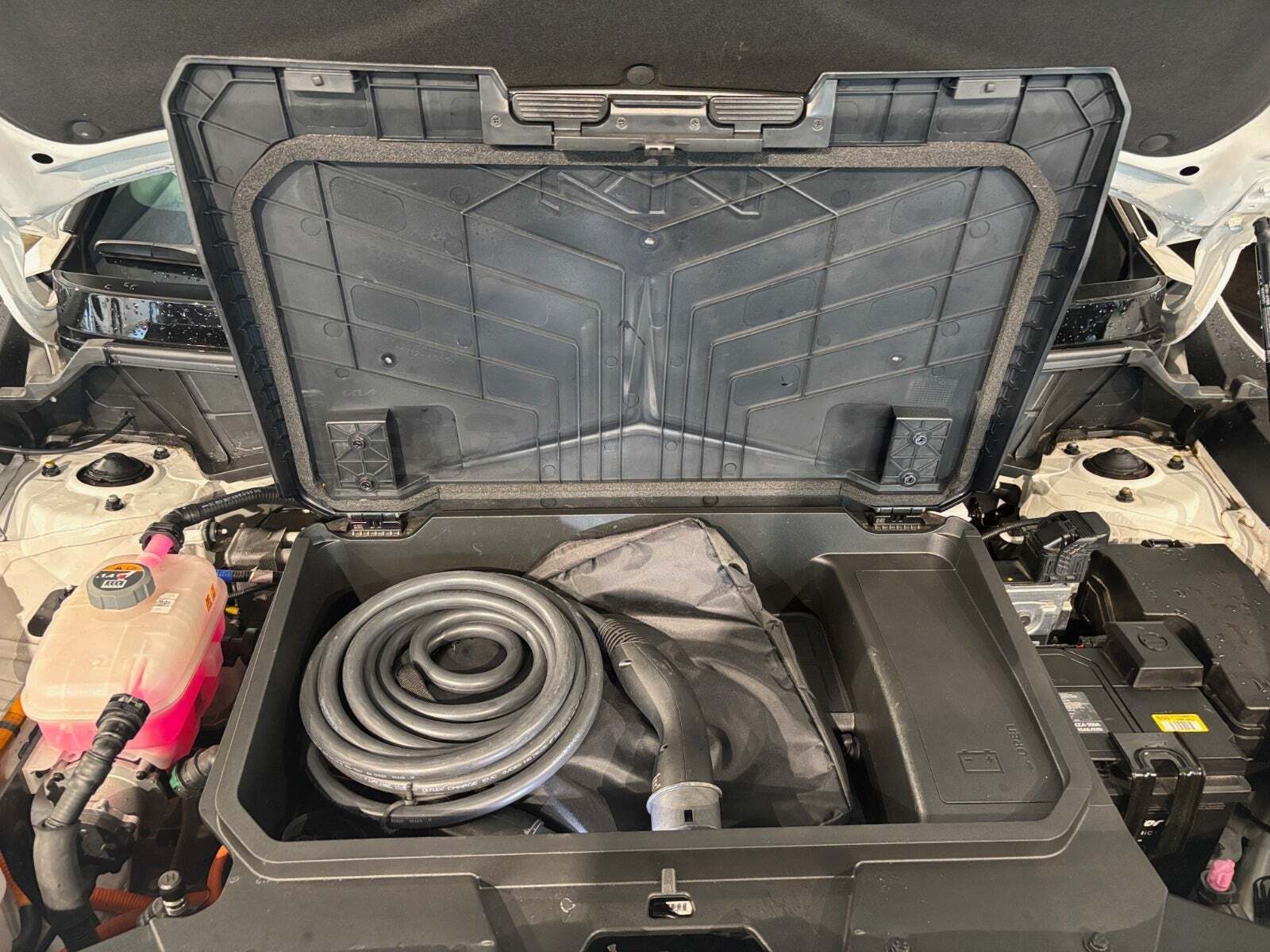 Hvid Kia Niro fra 2023