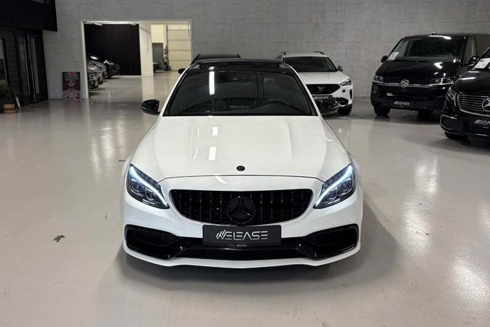 Hvid Mercedes C63 fra 2016