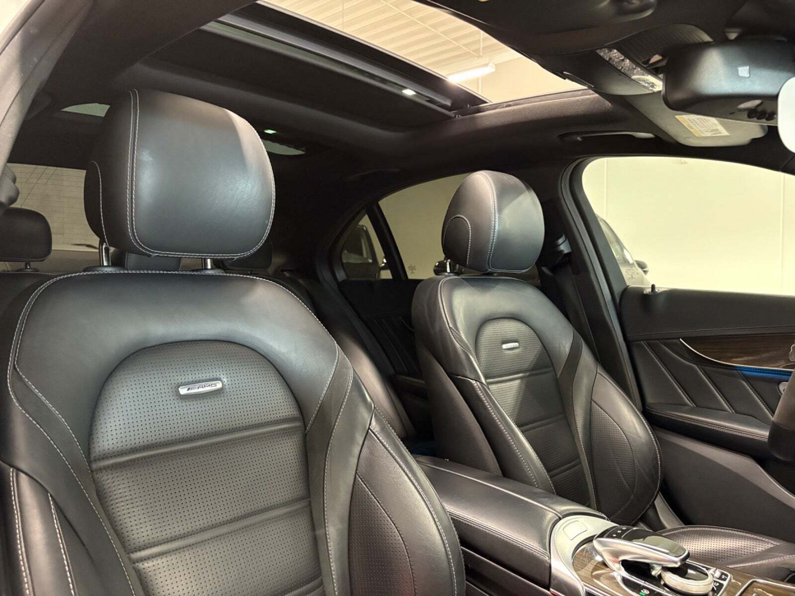 Hvid Mercedes C63 fra 2016