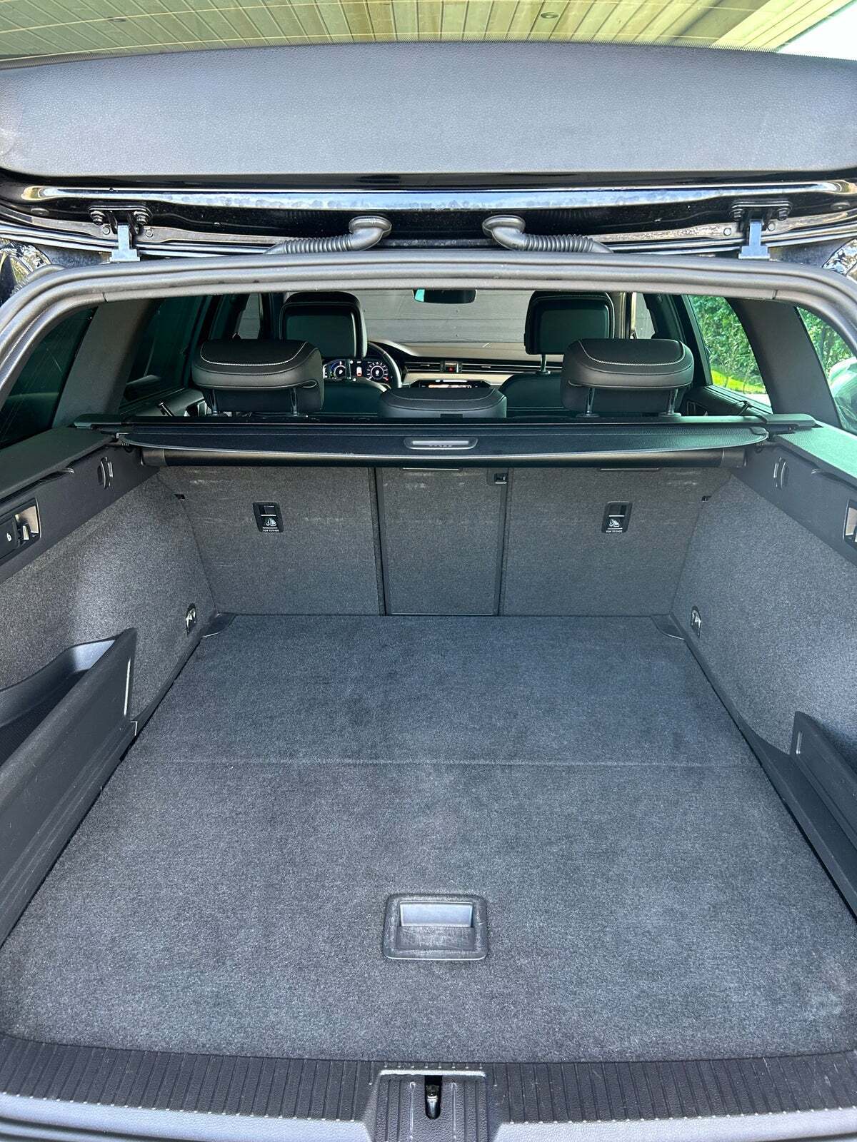 Sort VW Passat fra 2020