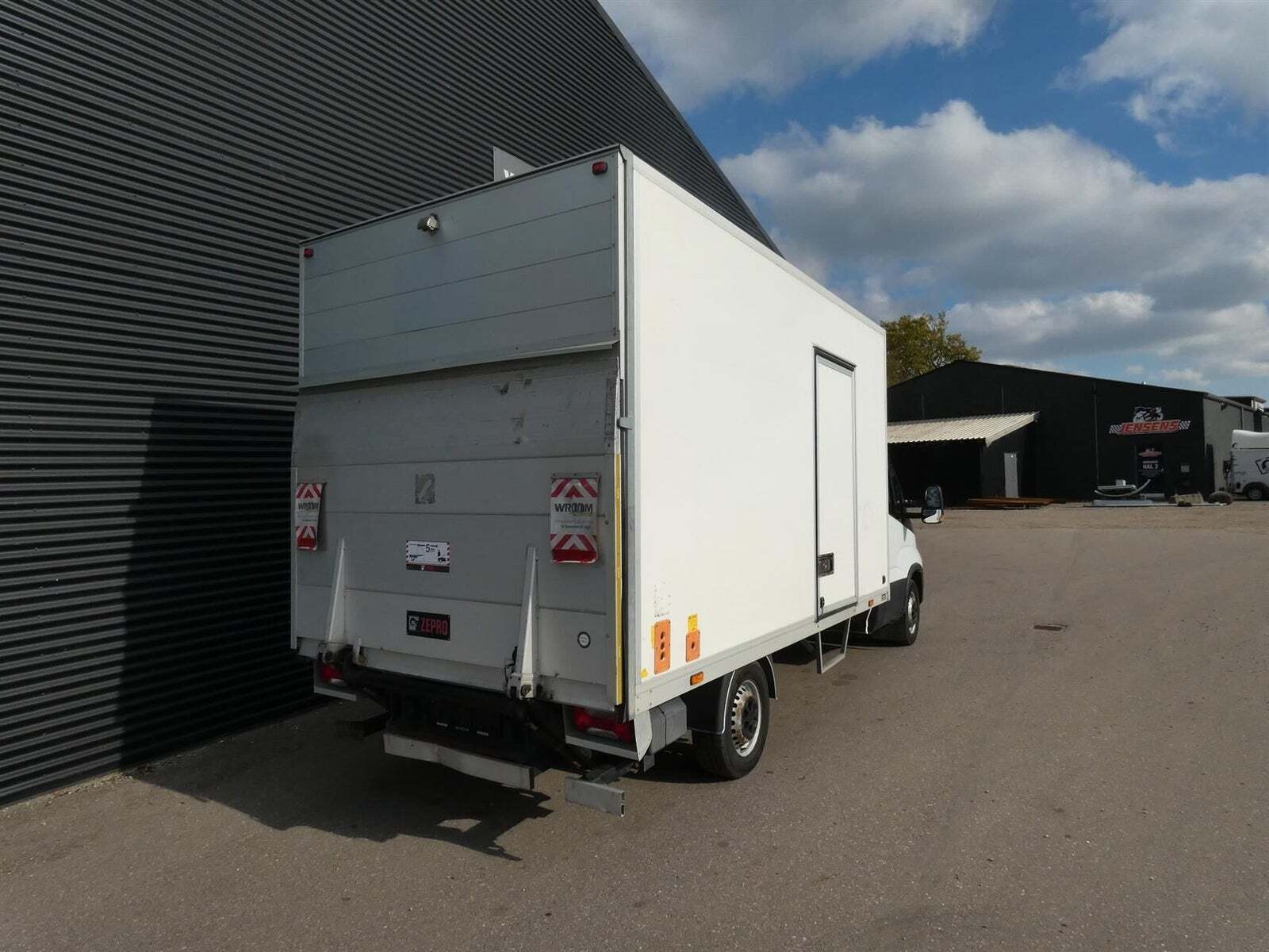 Iveco Daily 2,3 35S16 Alukasse m/lift AG8