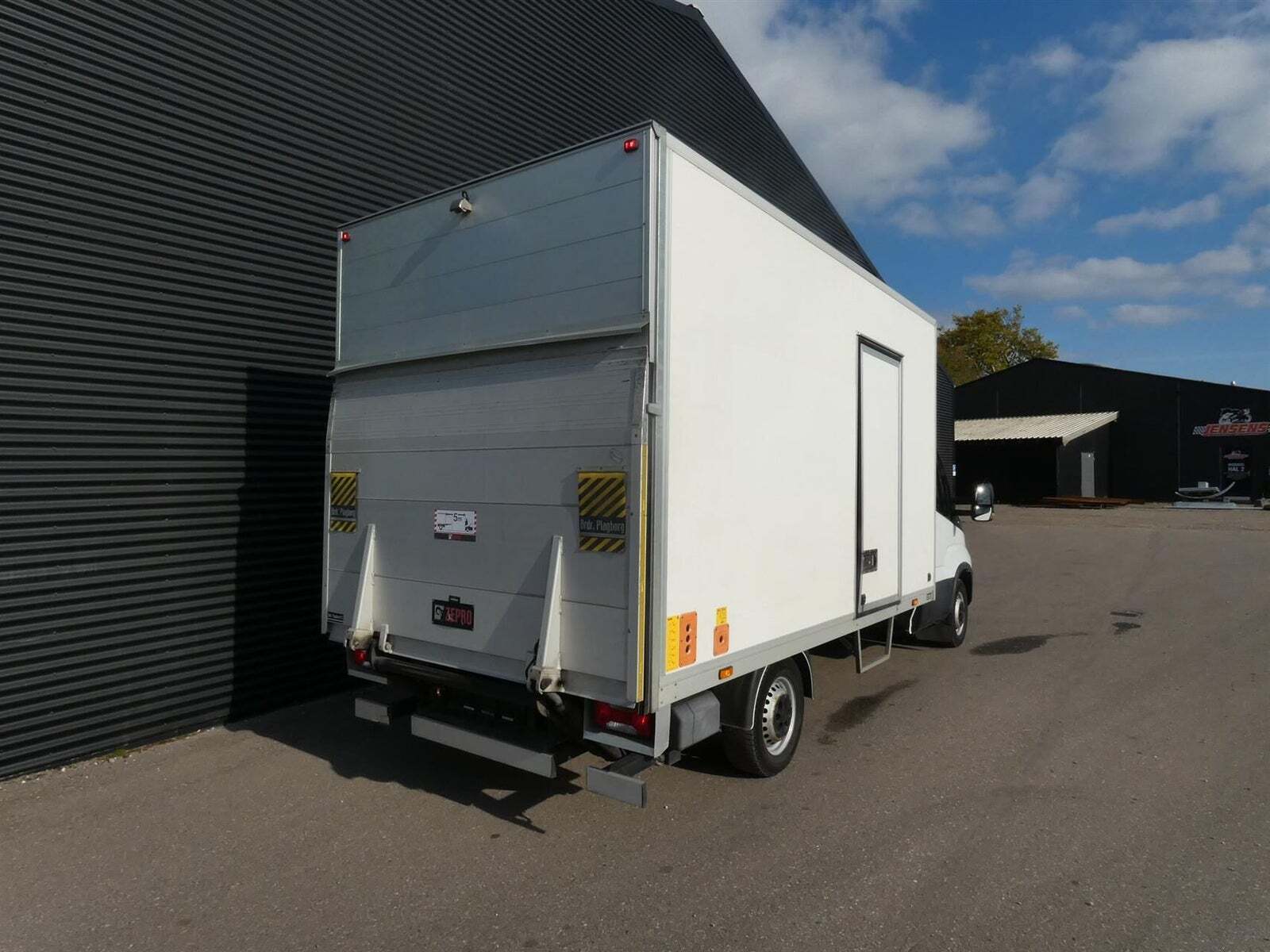 Iveco Daily 2,3 35S16 Alukasse m/lift AG8