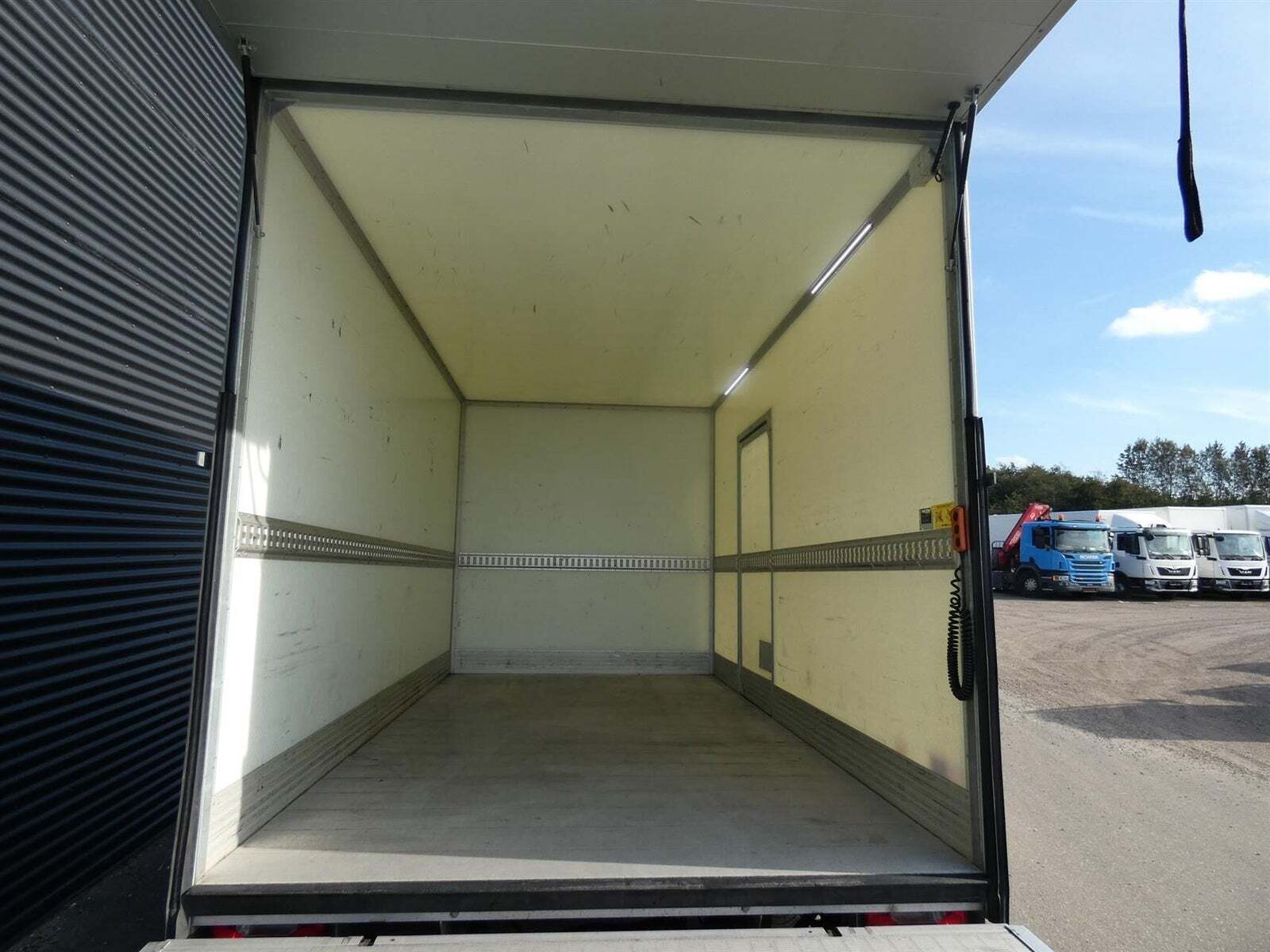 Iveco Daily 2,3 35S16 Alukasse m/lift AG8