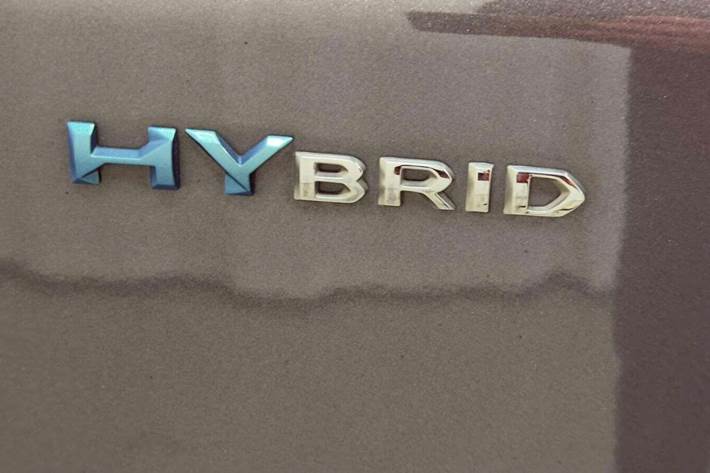 Grå Peugeot 3008 fra 2021