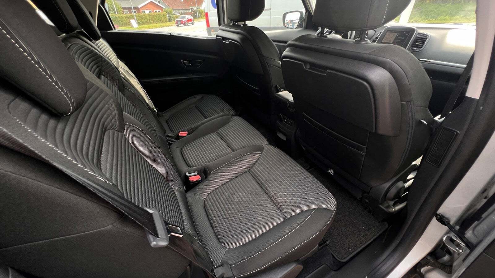 Sølv Renault Scenic IV fra 2017