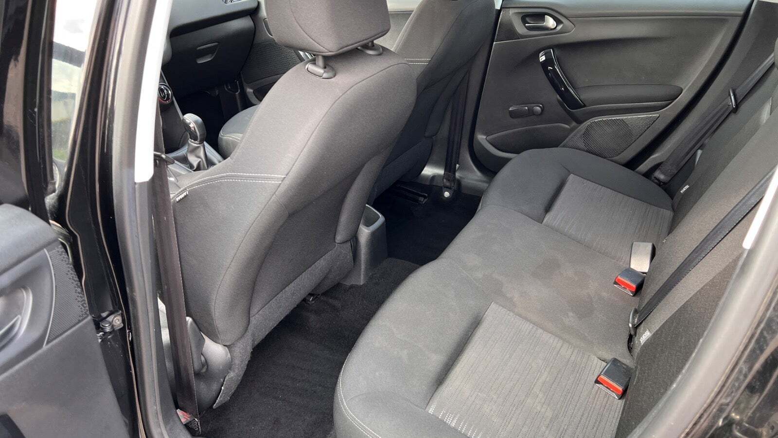 Sort Peugeot 208 fra 2012