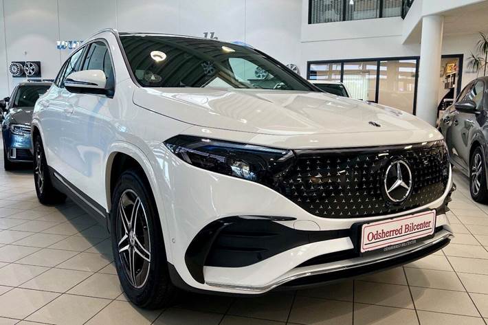 Hvid Mercedes EQA250 fra 2024 set udefra