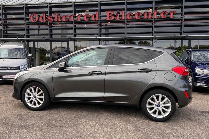 Grå Ford Fiesta fra 2018