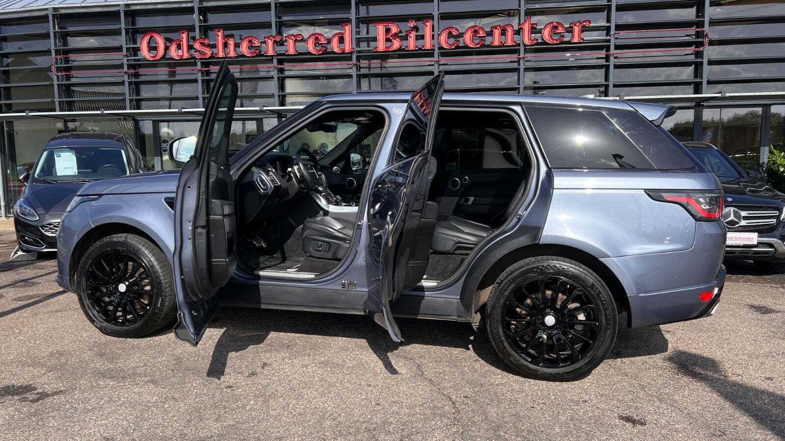 Blå Land Rover Range Rover sport fra 2018