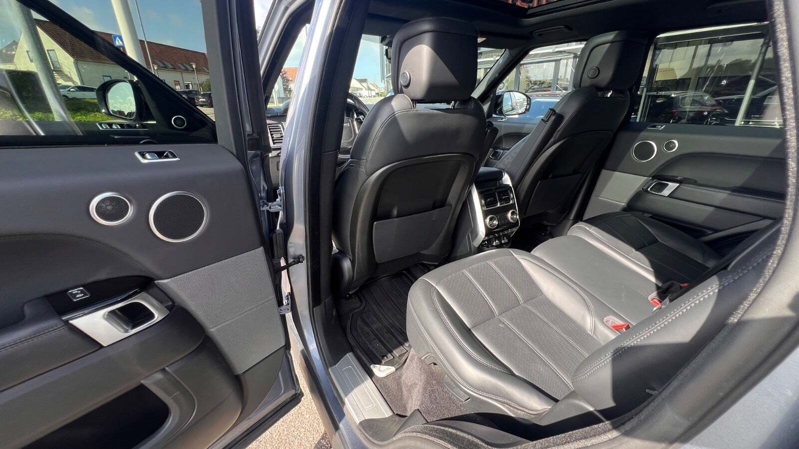 Blå Land Rover Range Rover sport fra 2018