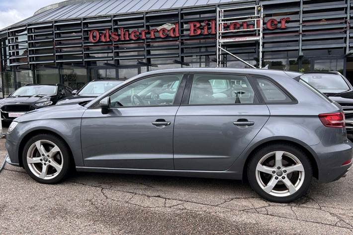 Grå Audi A3 fra 2018
