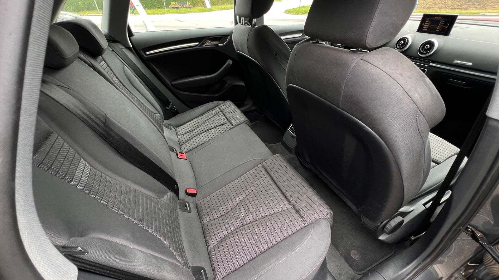 Grå Audi A3 fra 2018