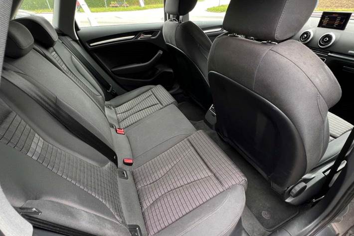 Grå Audi A3 fra 2018