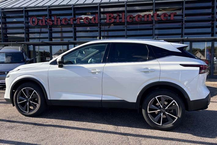 Hvid Nissan Qashqai fra 2023
