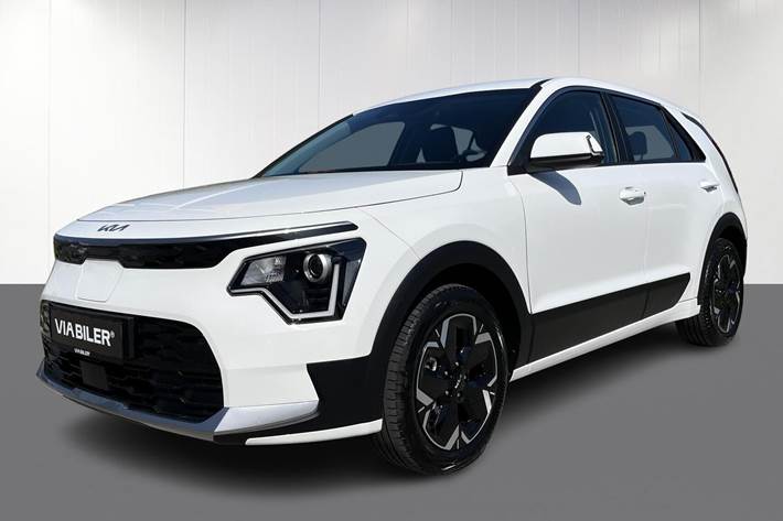 Hvid Kia Niro EV fra 2025 set udefra