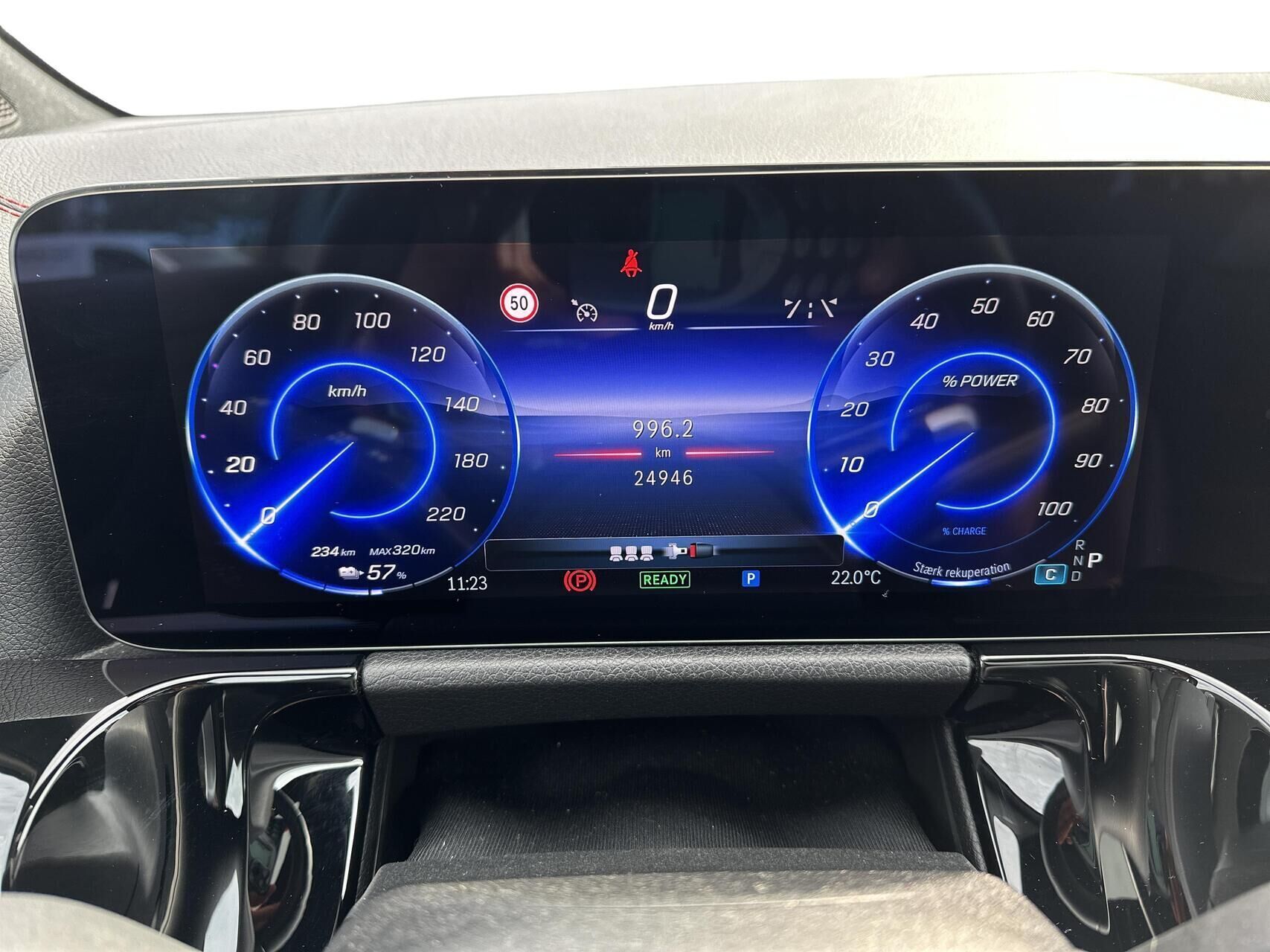 Hvid Mercedes EQA 250+ fra 2024