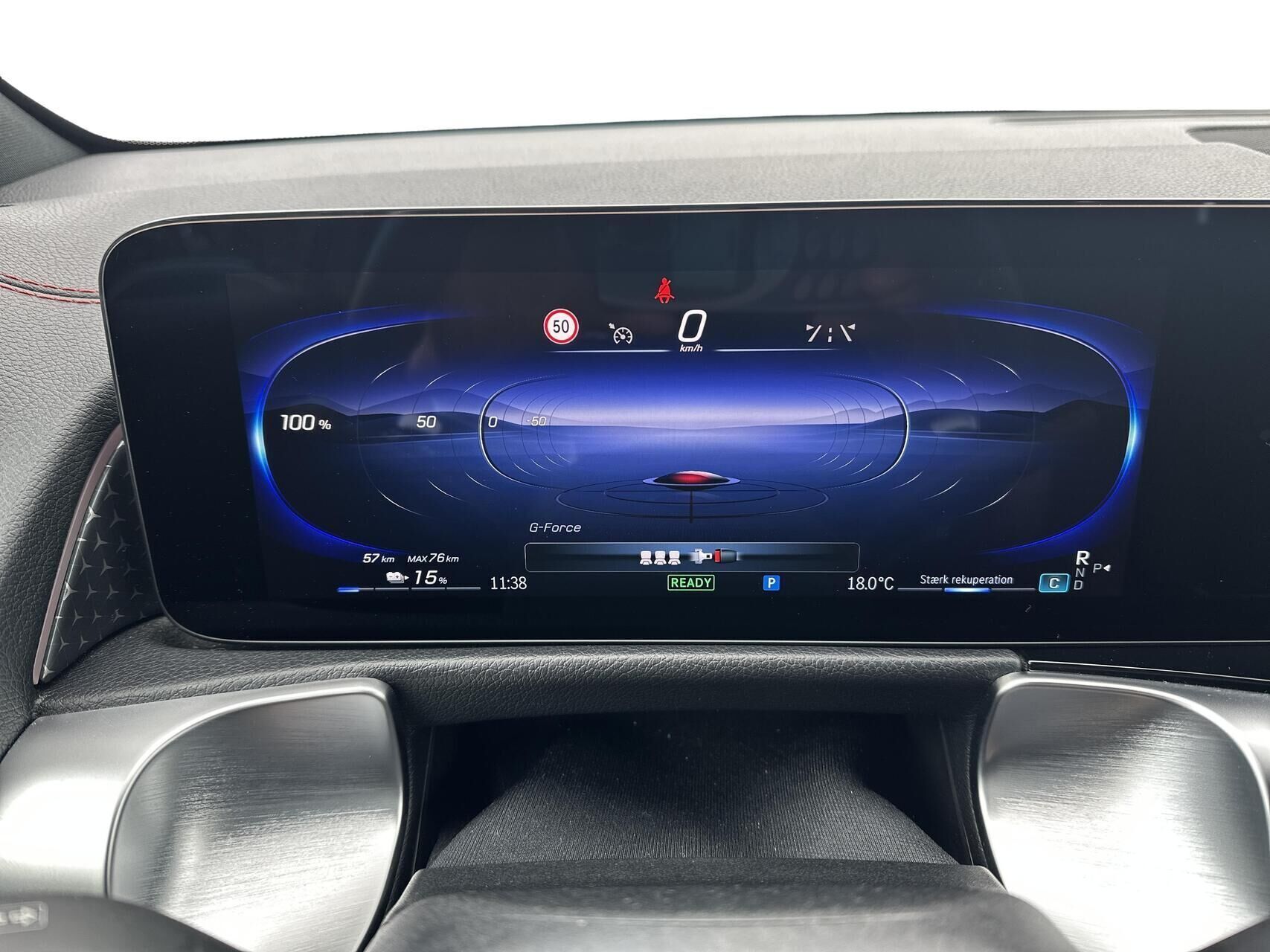 Sort Mercedes EQB 250+ fra 2024 set indefra