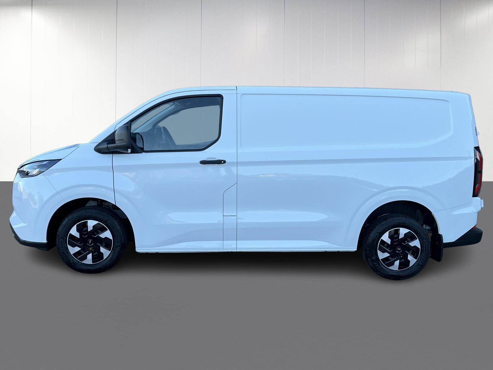 Ford E-Transit Custom 320 L1H1 EL Trend 218HK Van Aut.