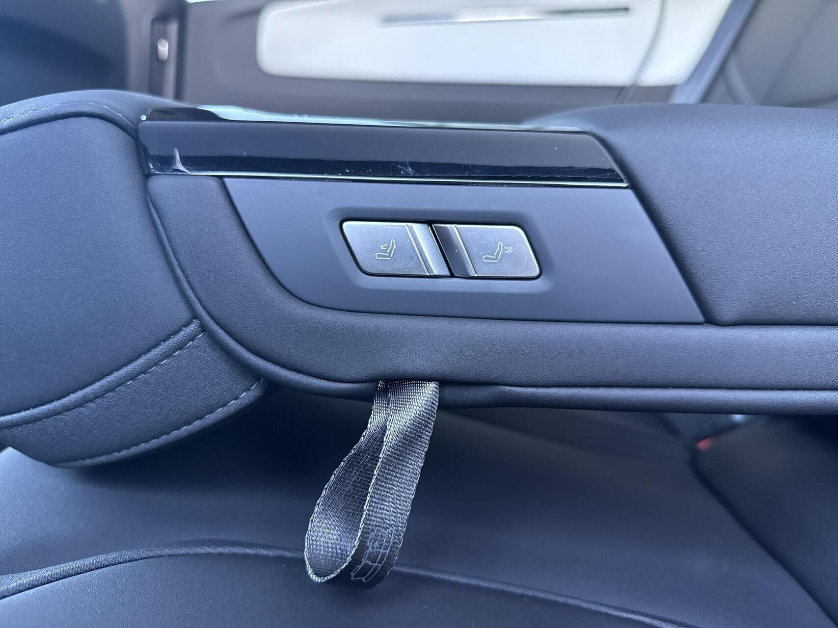 Hvid Polestar 4 fra 2025