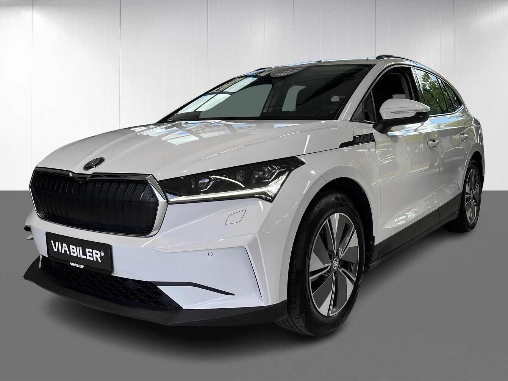 Hvid Skoda Enyaq iV fra 2022 set udefra