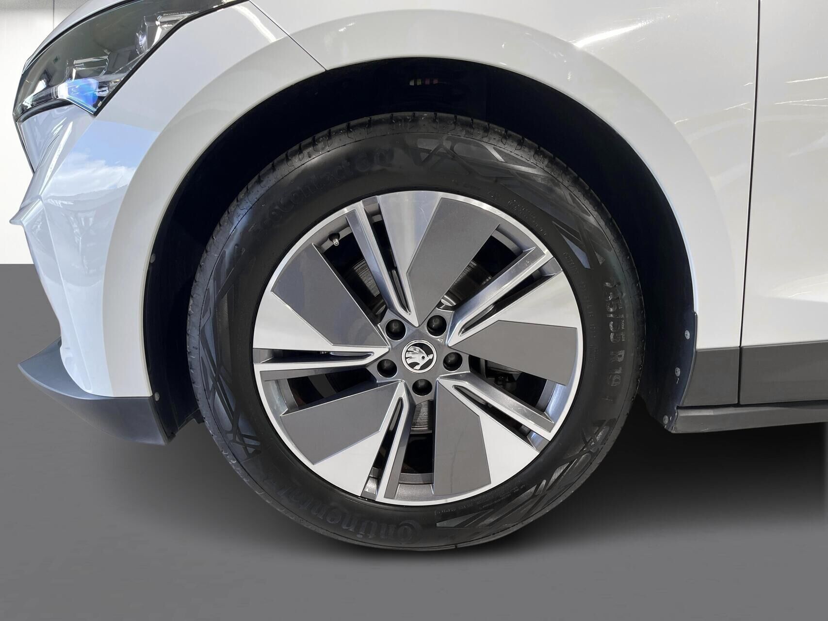 Hvid Skoda Enyaq iV fra 2022