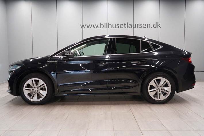 Sort Skoda Enyaq fra 2023