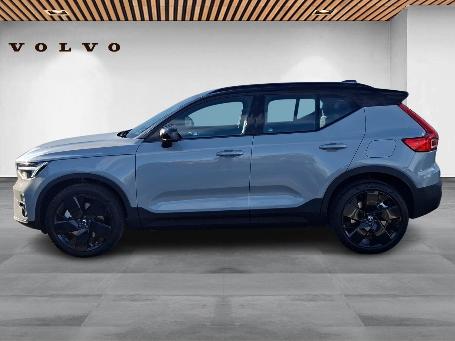 Volvo EX40 Extended Range Black Edition