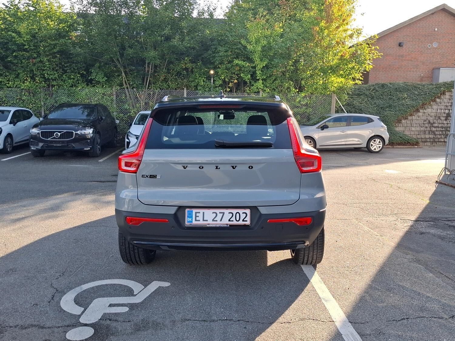 Volvo EX40 Extended Range Black Edition