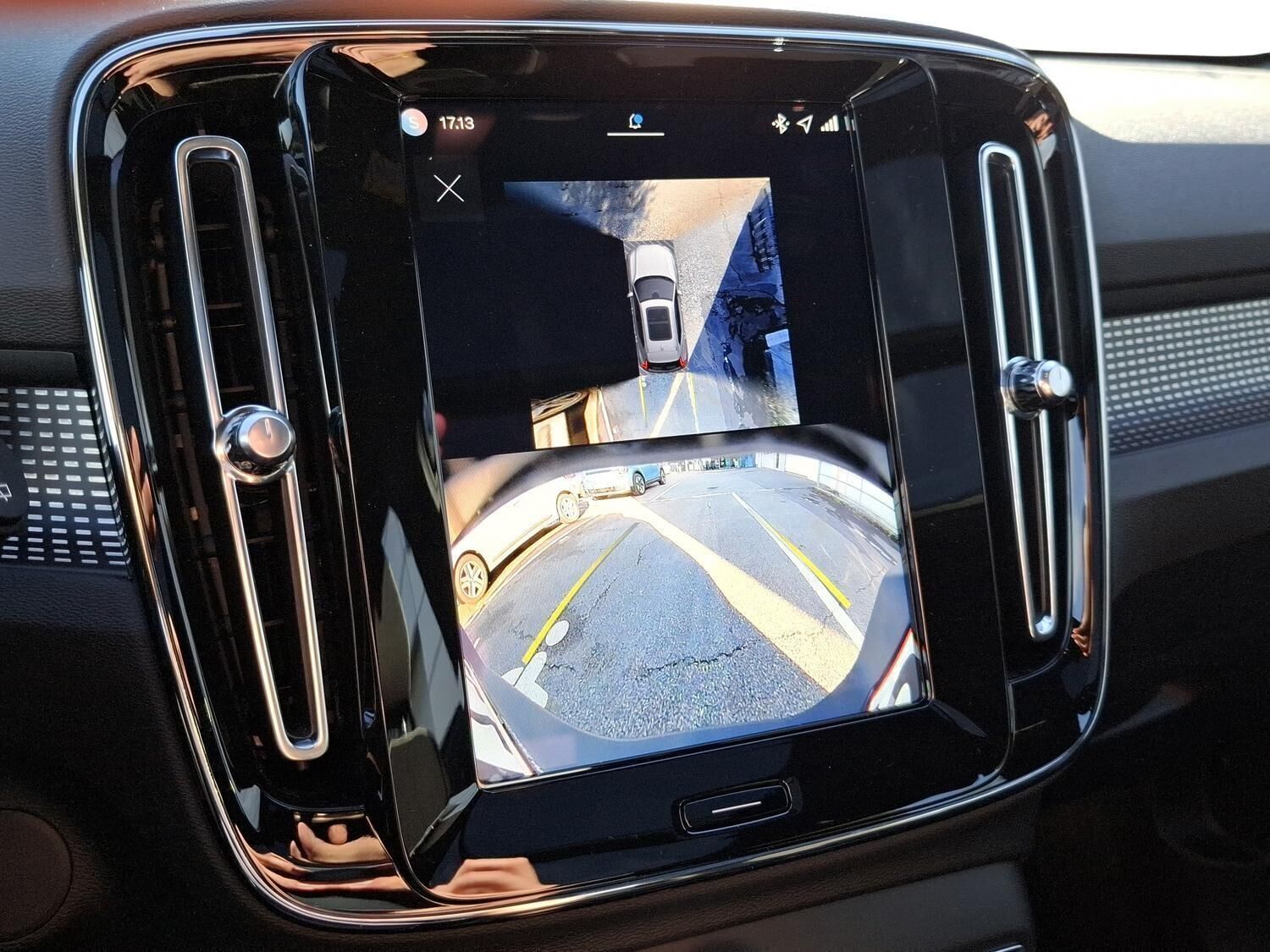 Grå Volvo EX40 fra 2026