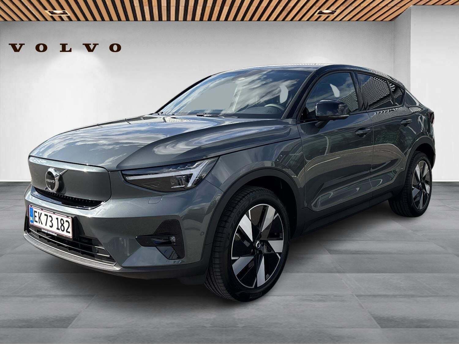 Volvo EC40 Extended Range Black Edition