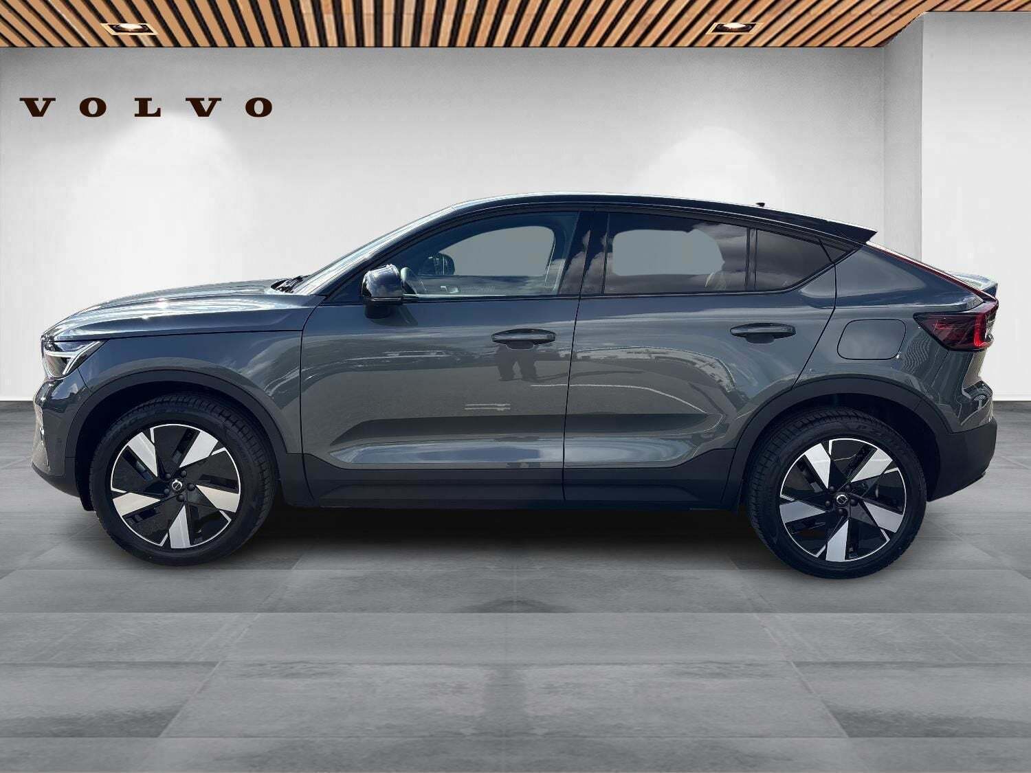 Volvo EC40 Extended Range Black Edition