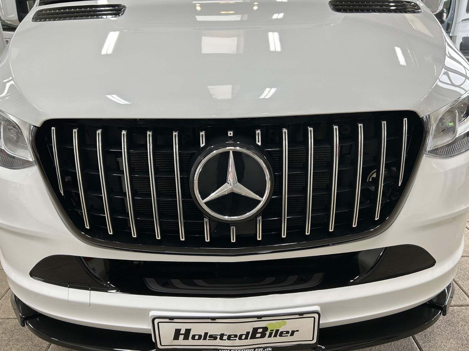 Hvid Mercedes Weinsberg fra 2023