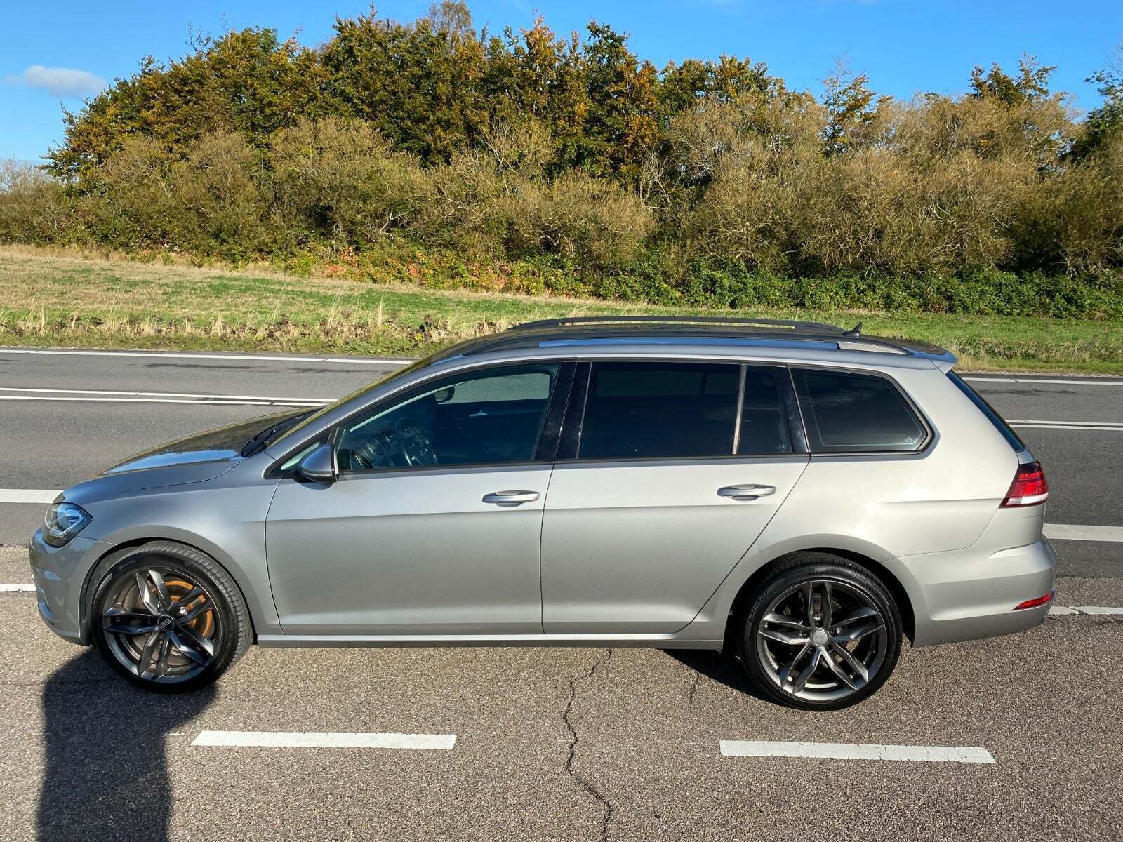 Beige VW Golf VII fra 2018