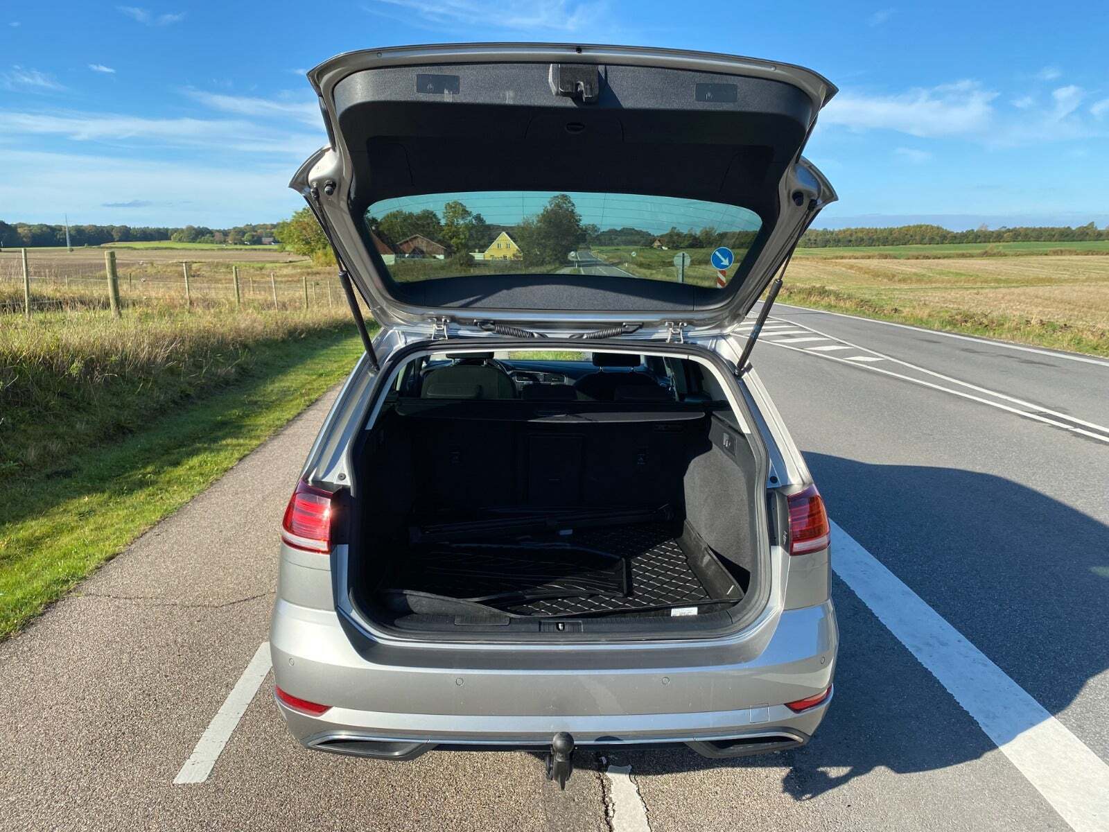 Beige VW Golf VII fra 2018