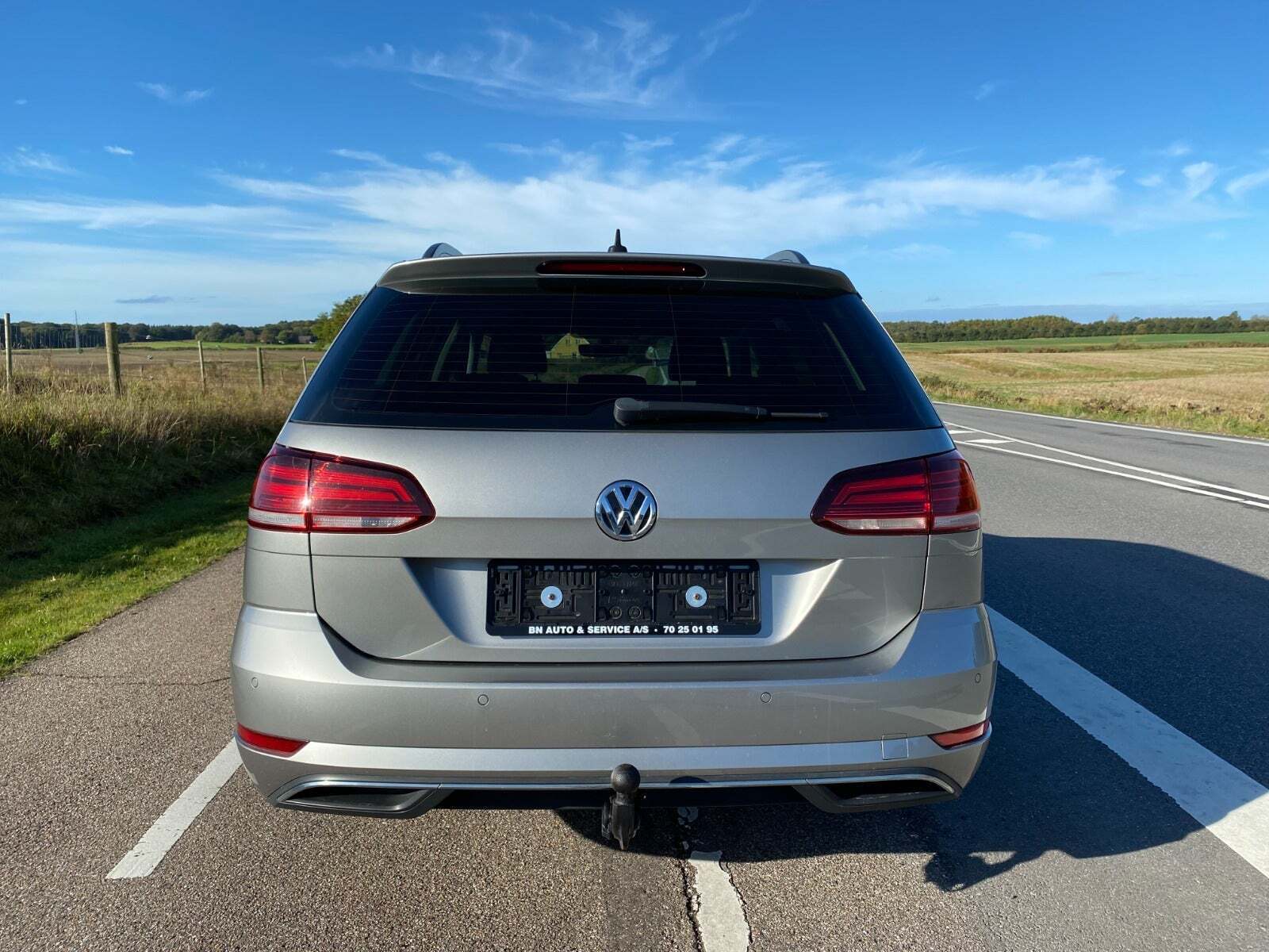 Beige VW Golf VII fra 2018