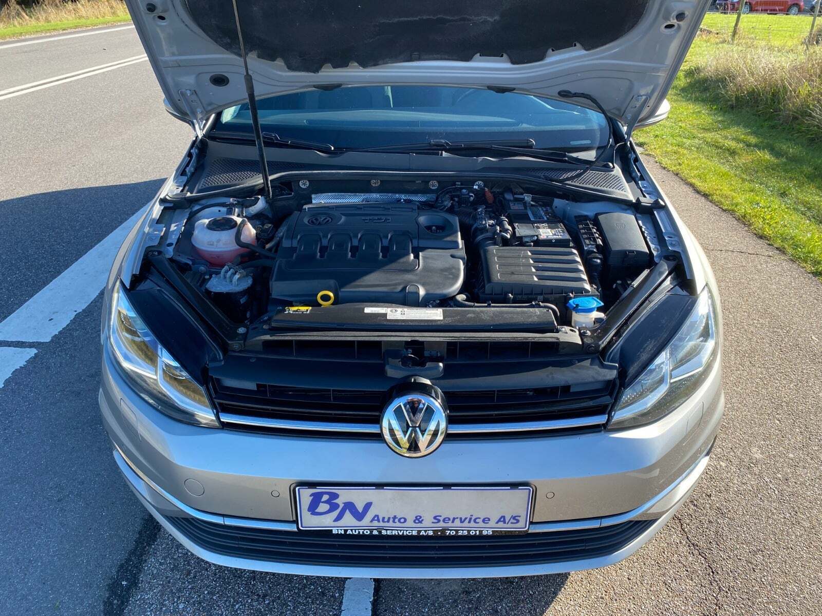 Beige VW Golf VII fra 2018